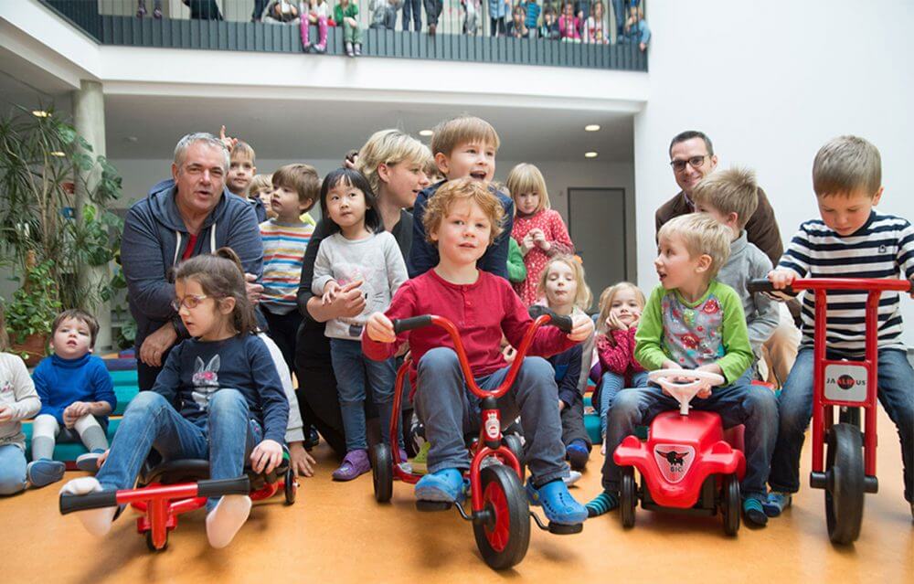 Spendenübergebe an Dresdner Kitakinder