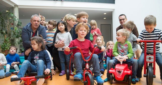 Spendenübergebe an Dresdner Kitakinder