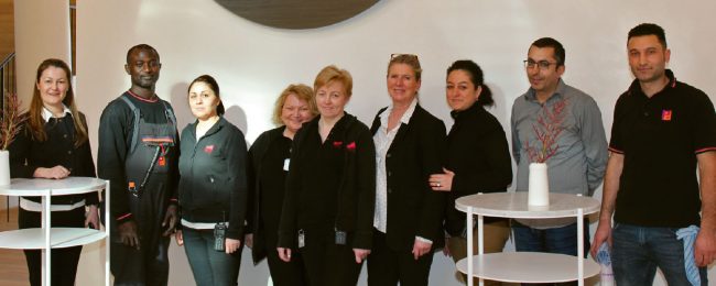 Das Team der Gebäudereinigung von Piepenbrock in der Elbphilharmonie in Hamburg