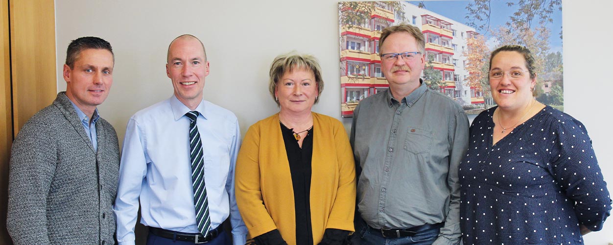 Arbeiten in Greifswald bestens zusammen: (v. l.) Jens Winkler (Piepenbrock), Jan Schneidewind (WGG), Kathrin Baier-Winkler (Piepenbrock), André Böttner und Juliane Boutalha (beide WGG).