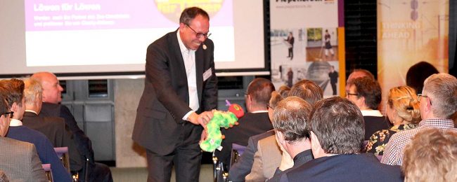 Von der Raupe zum Schmetterling: Prof. Dr. Axel Koch verdeutlichte erfolgreiche Change-Prozesse. (Bild: Piepenbrock)