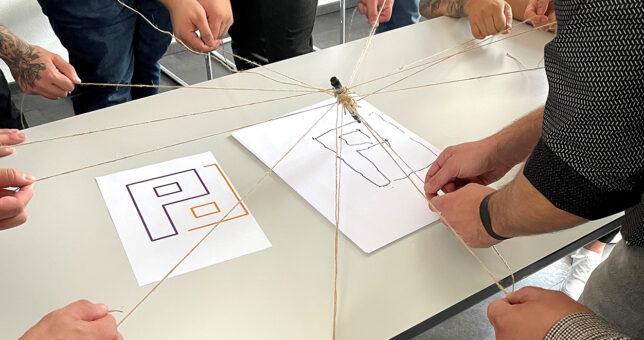 Als Team lösten die Piepenbrocker beim Bereichsleitertreffen verschiedene Aufgabenstellungen. (Bild: Piepenbrock Unternehmensgruppe)