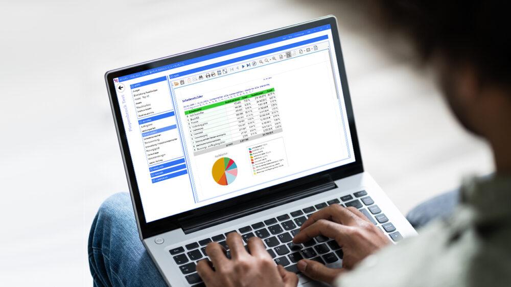 Ob vom Computer, Laptop oder Smartphone aus: PIHDAS funktioniert cloudbasiert – solange ein Internetzugang vorhanden ist, können die Nutzer von jedem Arbeitsplatz und jeder Art Endgerät mit der Software PIHDAS arbeiten.