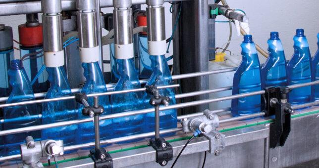 Planol füllt Glasreiniger für Velken ab