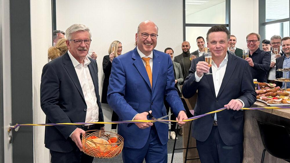 Dirk Manniegel, Olaf Piepenbrock und Frank König (v.l.) freuen sich über die Eröffnung der Niederlassung Piepenbrock Technische Dienstleistungen.