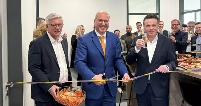 Dirk Manniegel, Olaf Piepenbrock und Frank König (v.l.) freuen sich über die Eröffnung der Niederlassung Piepenbrock Technische Dienstleistungen.