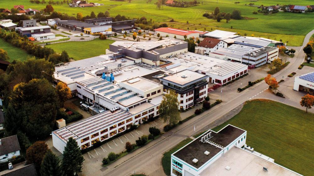 Am weltweiten Hauptsitz in Hergensweiler ist Piepenbrock für rose plastic im Einsatz. (Bild: rose plastic)