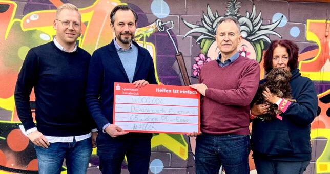 Die Piepenbrock Niederlassung Essen überreichte den symbolischen Spendencheck in Höhe von 4.000 Euro an das Diakoniewerk Essen e. v.