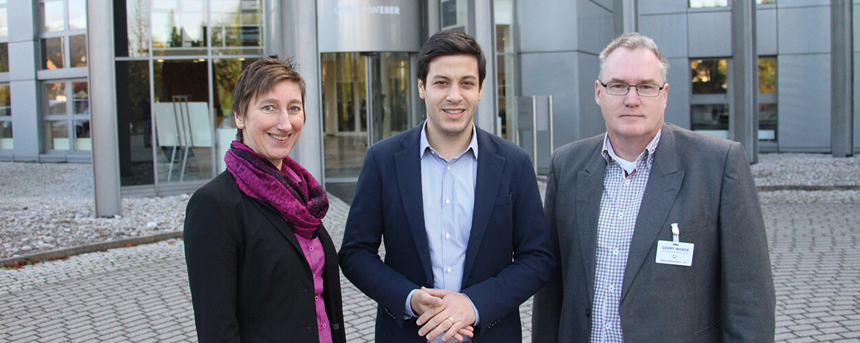 Karin Ben- ninghoff, Piepenbrock Auftragsmanagerin, Gökay Bostanci, GERRY WEBER Einkaufsleitung, und Holger Nippert, Piepenbrock Objektleiter