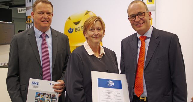 Offizielle Übergabe des AMS BAU-Zertifikats im September 2017 auf der CMS in Berlin.