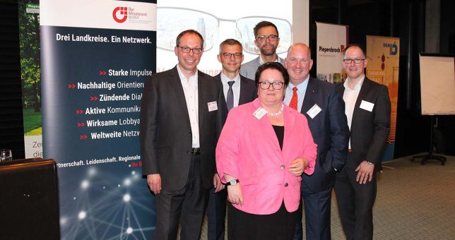 Gruppenfoto mit Referent Prof. Dr. Axel Koch auf einer BVMW-Veranstaltung im Piepenbrock Service Center