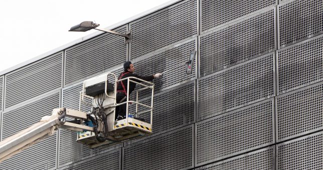 Piepenbrock reinigt Parkhausfassade am FMO