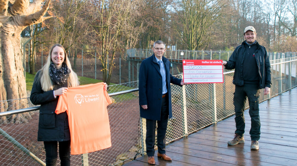 Piepenbrock spendet 1 320 Euro an den Zoo Osnabrück.