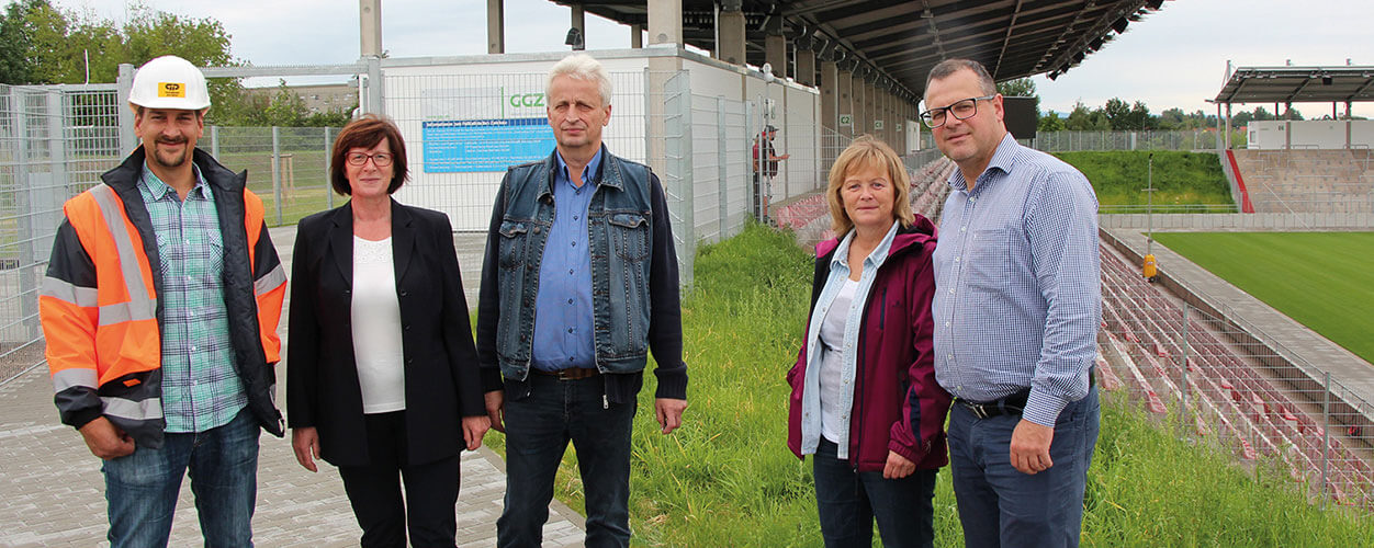 Martin Sander, Bauleiter GP Papenburg Hochbau, Maritta Freitag, Geschäftsführerin GGZ, Christian Wolff, Oberbauleiter GP Papenburg Hochbau, Marion Kahler, Bauleiterin Piepenbrock, und Steven Simmon, Marketing und Öffentlichkeitsarbeit bei der GGZ
