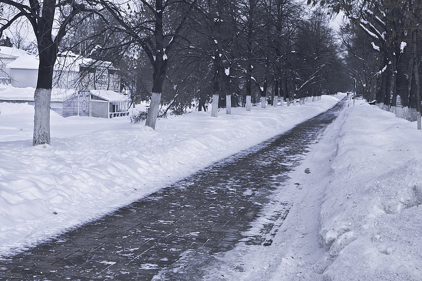 Definition von Schneeraeumpflicht von Schnee befreiter Rad- und Fußweg