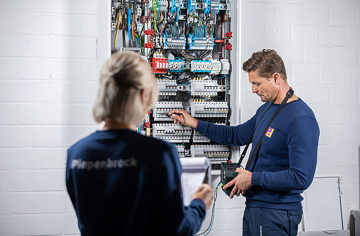 Piepenbrocker führen Prüfung ortsfester elektrischer Betriebsmittel durch