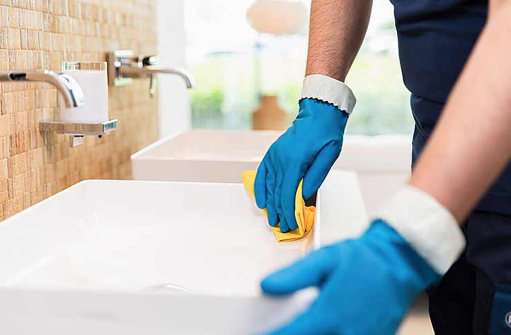 Nahaufnahme Waschbecken Reinigung