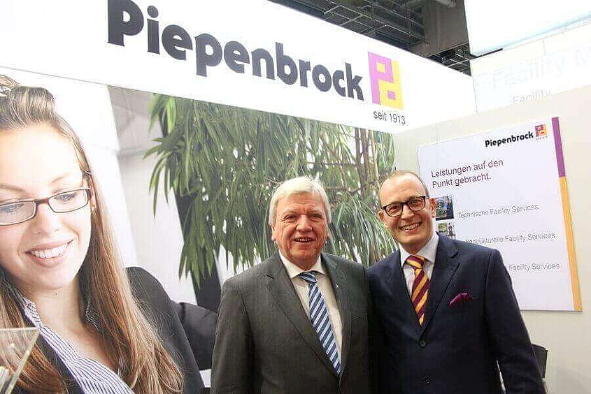 Volker Bouffier und Arnulf Piepenbrock am Messestand