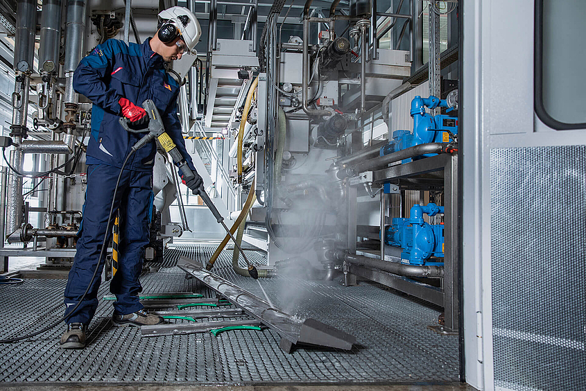 Industriereinigung - Hochdruckreinigung - Piepenbrock