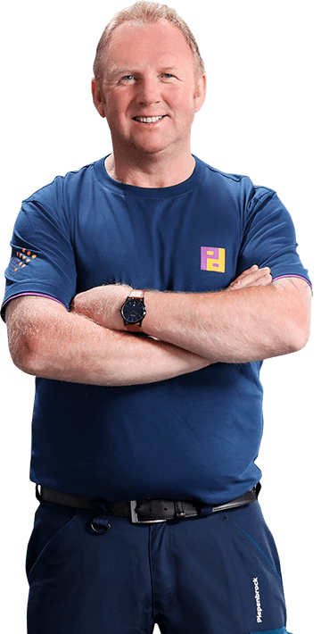 Standpose eines Mitarbeiter des Technischen Gebäudemanagements von Piepenbrock