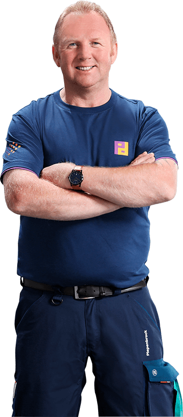 Standpose eines Mitarbeiter des Technischen Gebäudemanagements von Piepenbrock