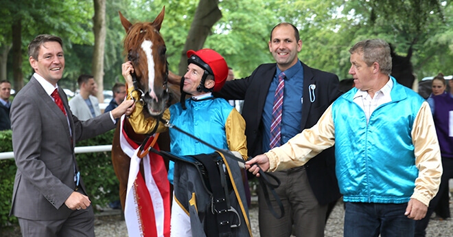 Der Wallach Degas mit seinem Jockey Adrie de Vries