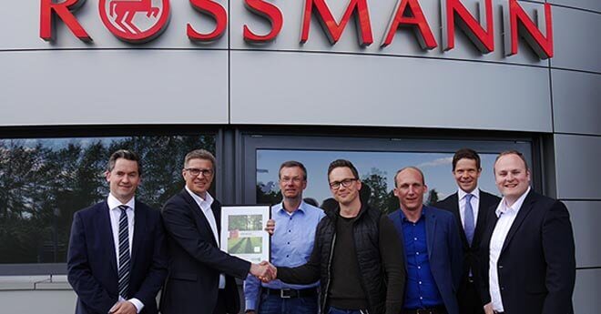 Urkundenübergabe an Rossmann