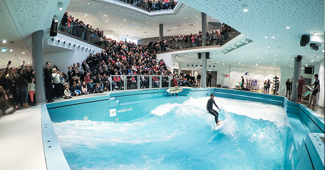 Surfwelle im Kaufhaus L&T