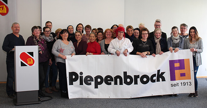 Gruppenbild der Piepenbrock Mitarbeitenden in Sende